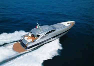Cinque charter yacht