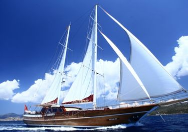 Dreamland charter yacht