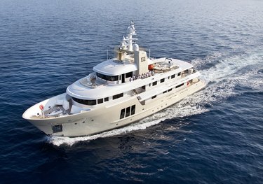 E & E charter yacht