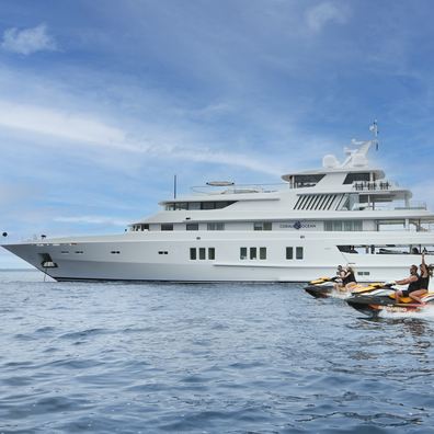 CORAL OCEAN Yacht Review            