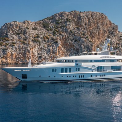 LADY VERA Yacht Review            