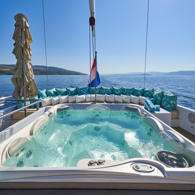 OMNIA Yacht Charter Price - Brodosplit Luxury Yacht Charter