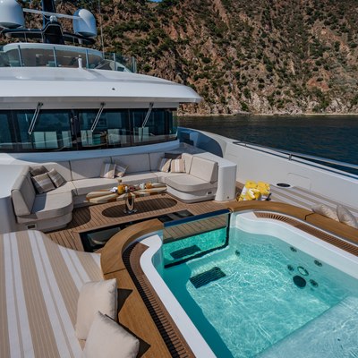 snow 5 yacht charter