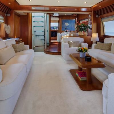 Salty Yacht 11
