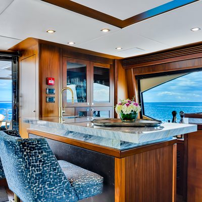 Natural 9 Yacht 12