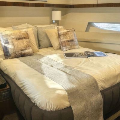 Razzle Dazzle Yacht 13