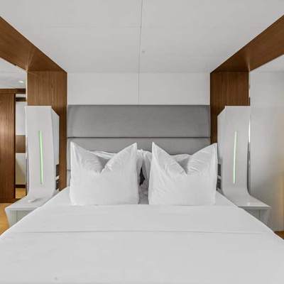 Goldfinger Yacht 12