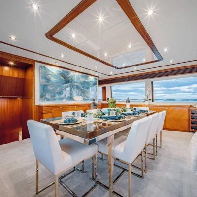Beachfront Yacht 13
