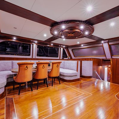 Aqua Bella Yacht 12
