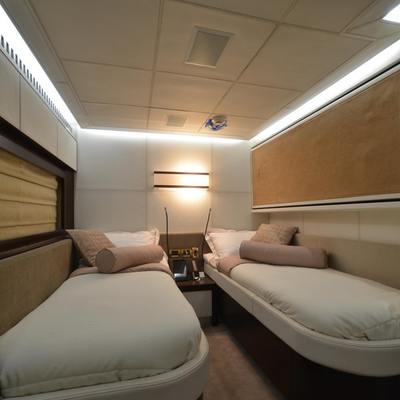 Ginger Yacht 15