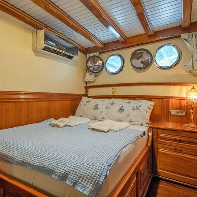 Grand Admiral Yacht 13