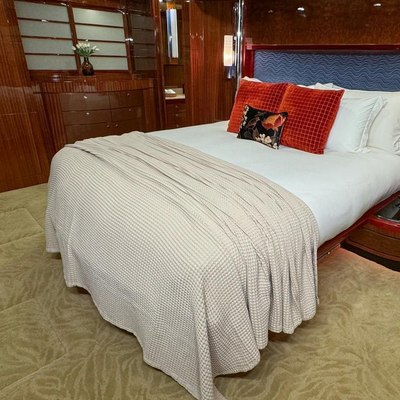 Robin's Nest II Yacht 15