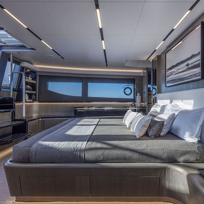 Pearly Spencer Yacht 15