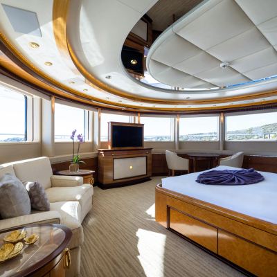 Ludzie Yacht 12