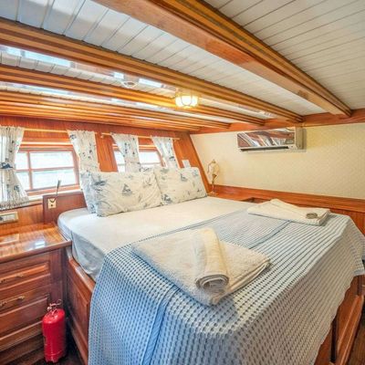 Grand Admiral Yacht 14