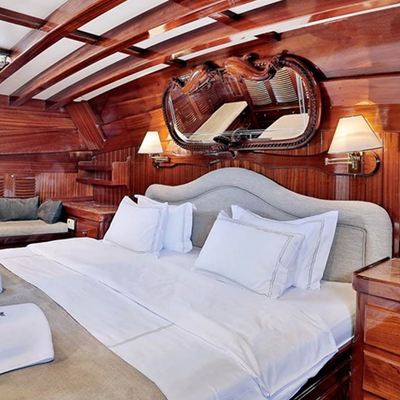 Torini Yacht 14