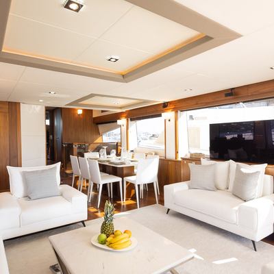 Shine R Yacht 12