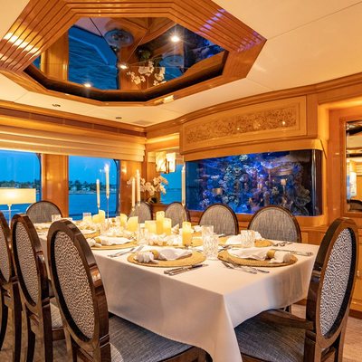 SeaQuest Yacht 13