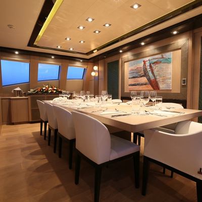 AK Royalty Yacht 14