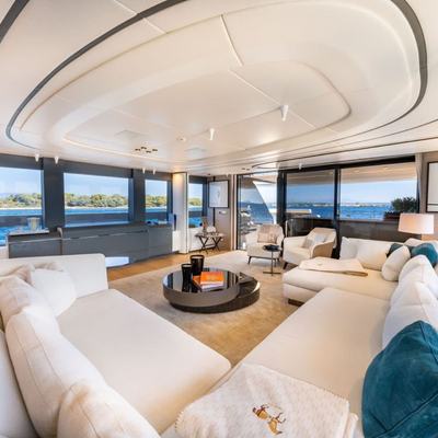 Uilia Yacht 12