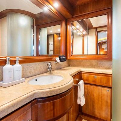 Mambo Yacht 15
