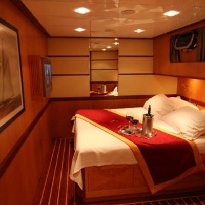 Serenity 86 Yacht 15
