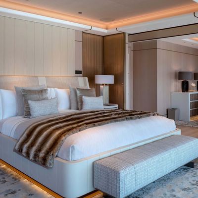 Renaissance Yacht 15