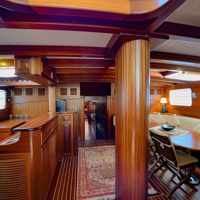 Zephyria II Yacht 11