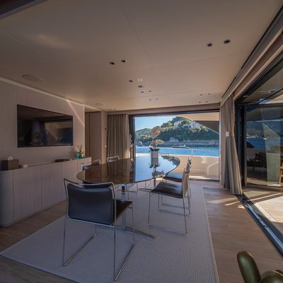 AM Yacht 14