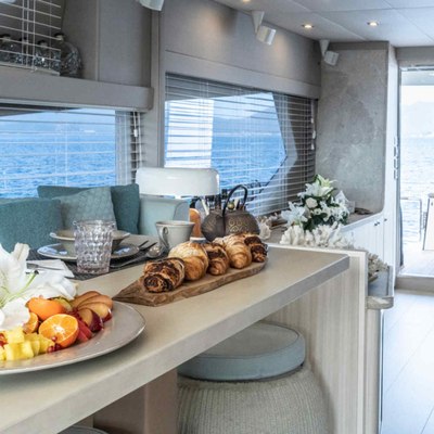 Ammonite Yacht 14