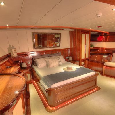 Nautilus Yacht 13