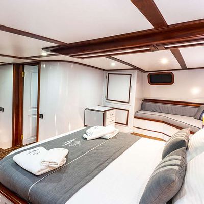 Lotus Yacht 13