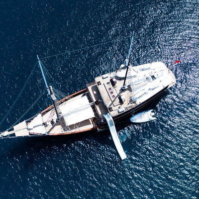 DUNIA BARU Yacht Charter Price - Konjo Boat builders Luxury Yacht Charter