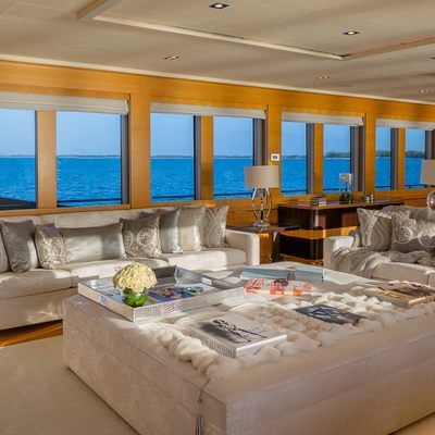 DB9 Yacht 13