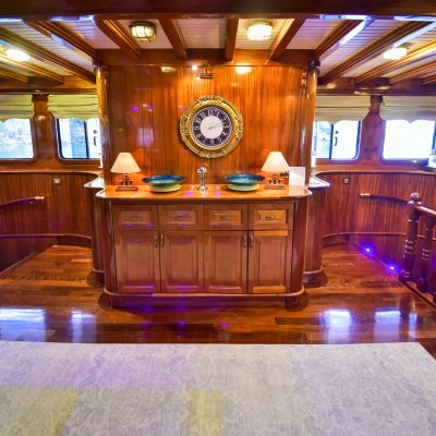 Queen Atlantis Yacht 14