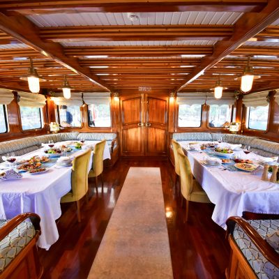 Queen Atlantis Yacht 13