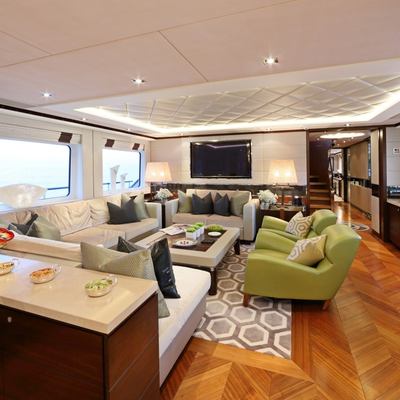 Aurelia Yacht 12