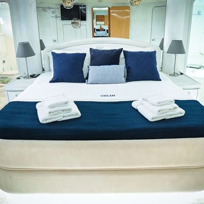 Dream Yacht 15