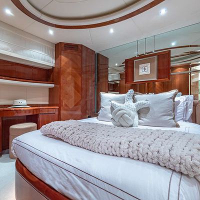 Salt Shaker Yacht 15