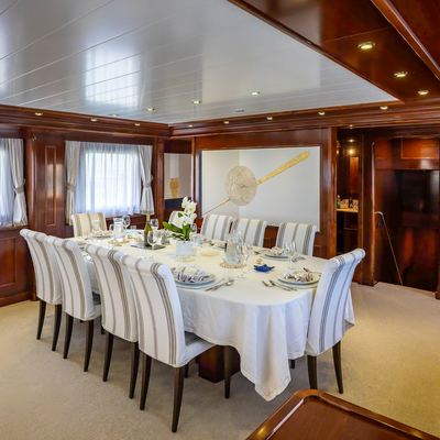 Tananai Yacht 12
