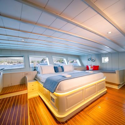 Caustic Yacht 15