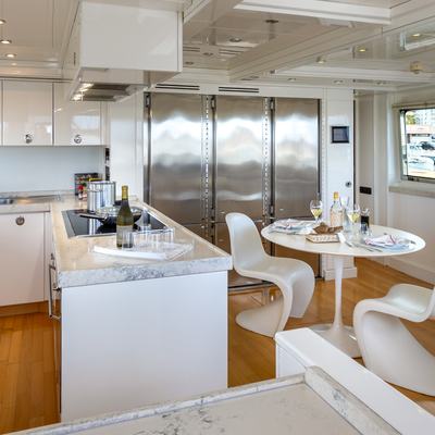 Tananai Yacht 13