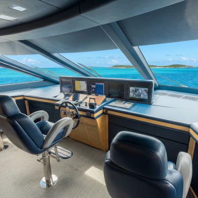 'H Yacht 11