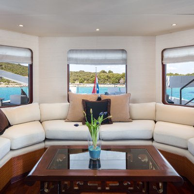 Tahi Yacht 14