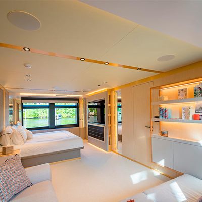Vivace Yacht 8