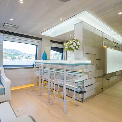 Thumper Yacht 15