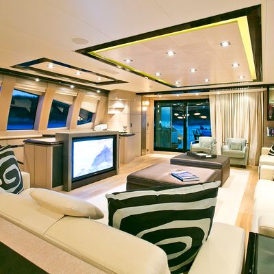 AK Royalty Yacht 11