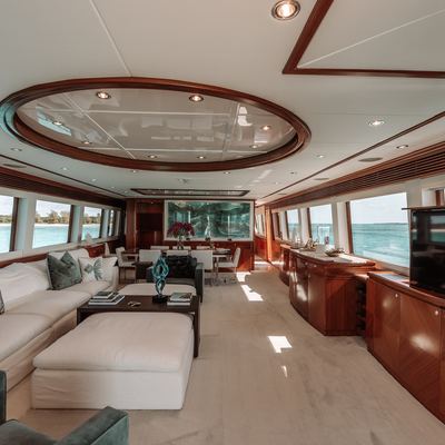 Beachfront Yacht 12