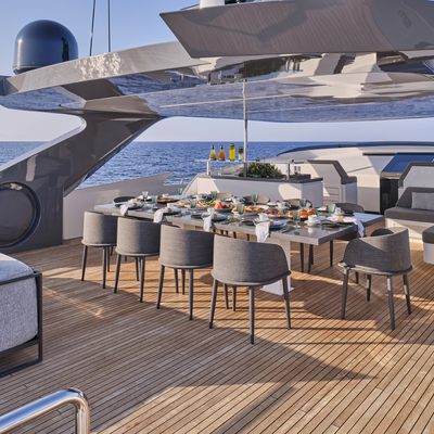 Four Joys Yacht 11