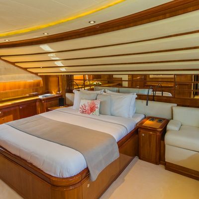 Champagne Seas Yacht 7